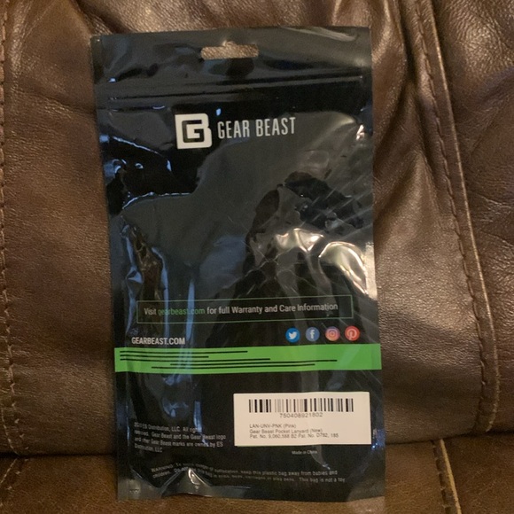 NWT Gear Beast Silicone Neck IPhone Holder with Credit Card/Money Slot-Pink - Picture 6 of 6